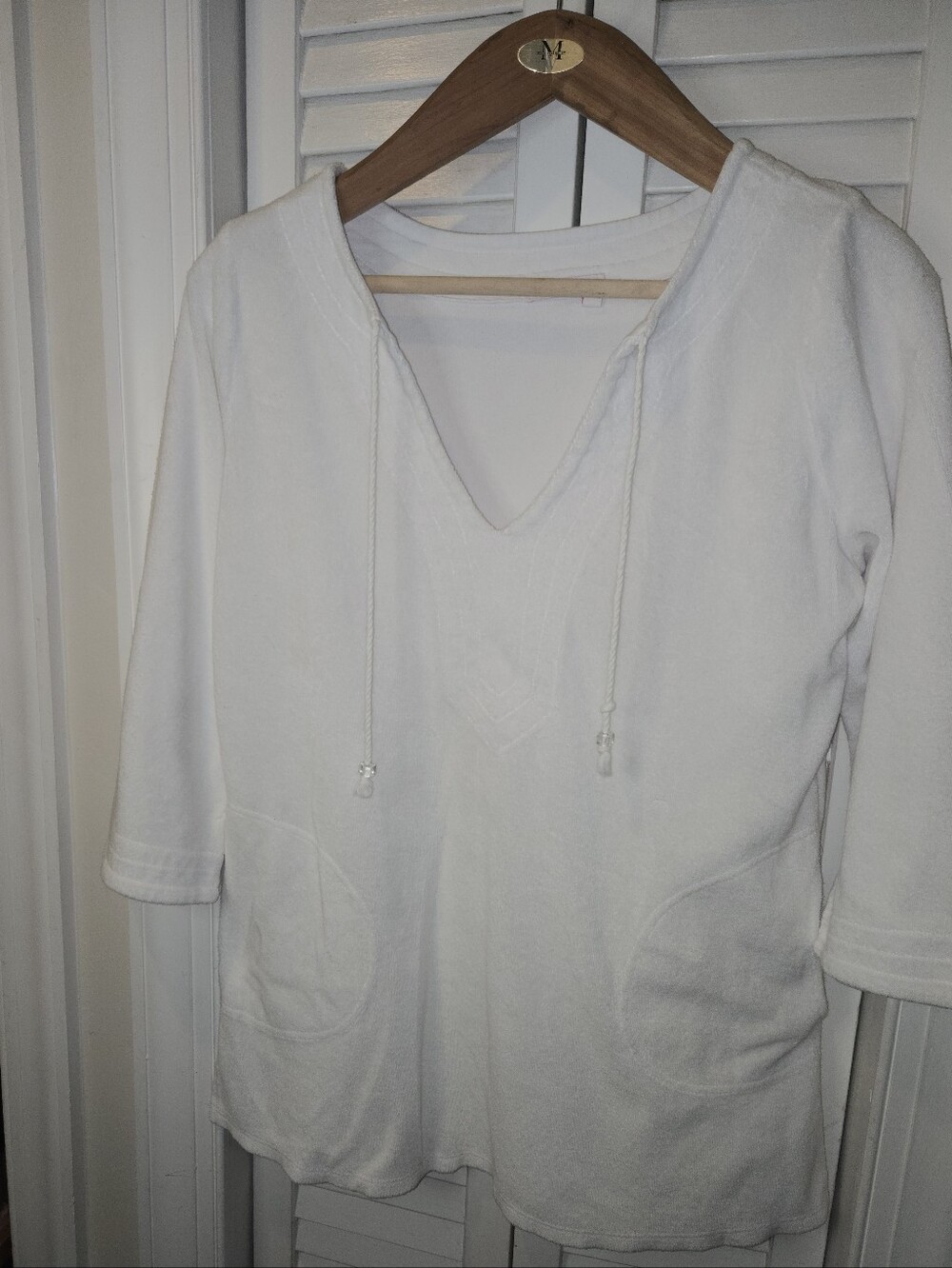 Fresh Produce Women's White Terry Cloth V-Neck Pullover Top Size MD/LG